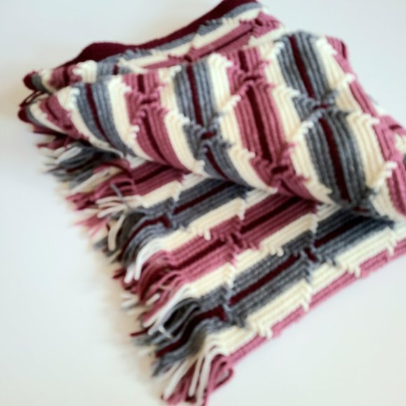 Throw, blanket, afghan. - Picture 2 of 8